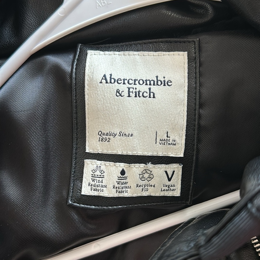 Abercrombie & fitch vegan leather puffer vest - Picture 6 of 6